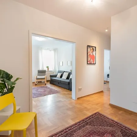 New Town Spacious Apartman Varsó